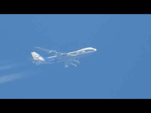 Zooming in on... Boeing 747 cargo plane with Nikon P1000