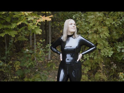 Project L: Part 96 - Autumn, too early | Behind the scenes of a latex fashion photoshoot
