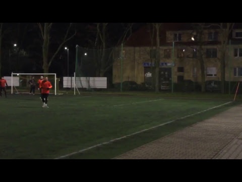 01.12 Castorama Korona (niebieskie) - Primavera (czerwone)