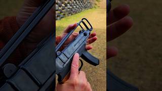 Download lagu VZ-61 Skorpion Submachine Gun mp3