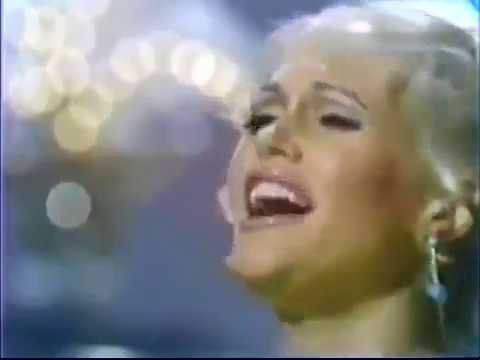 Nancy Ames on Hollywood Palace 1969 - solo plus Engelbert Humperdinck