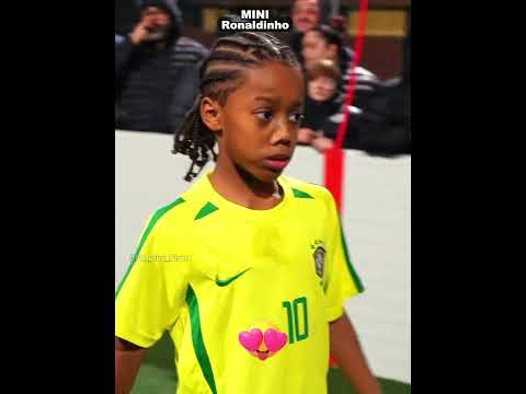 MINI RONALDINHO 😍⚽