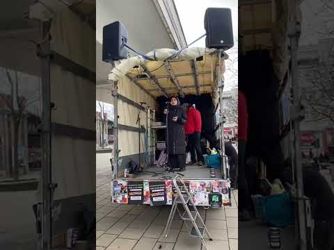 Malika Mataeve beim Aktionstag gegen Rassismus der Plattform für eine menschliche Asylpolitik