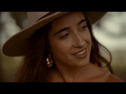 Catherine Vergnes, Joaquín Barreto - SONRISA LITORALEÑA (Official Video)