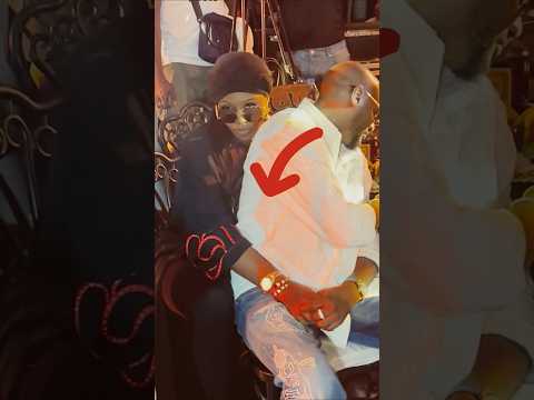 TUFACE IDIBIA wife refused to give him space at an event 😳 See how she held him tight
