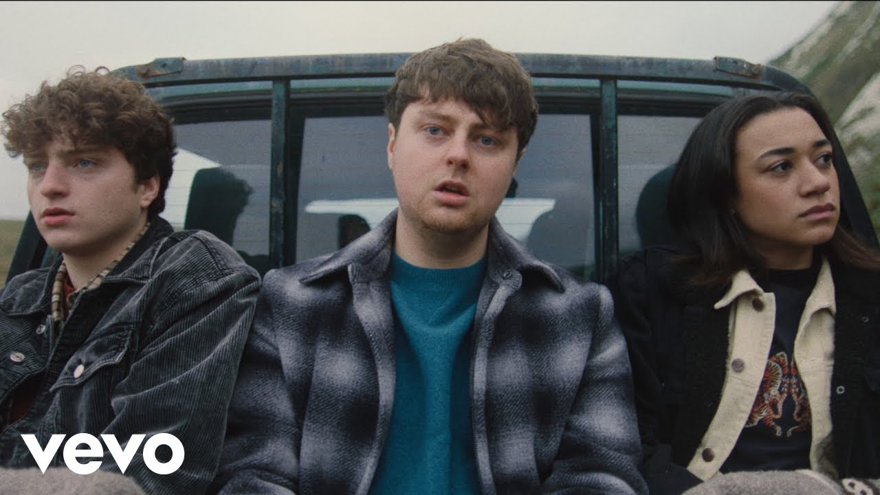 Lyrics : Aaron Smith - Giving Up + Terjemahan - Pancaswara Lyrics