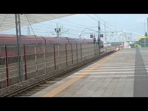 attesa precedenza di Italo NTV 675 e lascia strada al 575 che suona e ringrazia