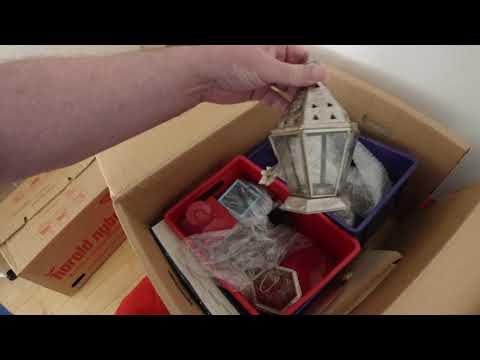 MongoTV_6236 - Kigger På Flyttekasser i Forstue Stået 7 År - Del 6-Ompakker Gamle Maste Flyttekasser