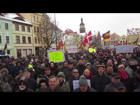 "Das Lied der Deutschen" (3.Strophe), Cottbus, 17.3.2018, Abschluss der "Zukunft Heimat"-Demo
