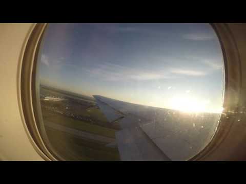 Взлет авиакомпании "Трансаэро" прекрасным утром.