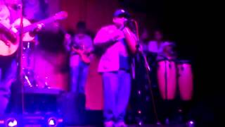 Grupo Ejemplo tributo Duelo &quot;no es justo&quot;