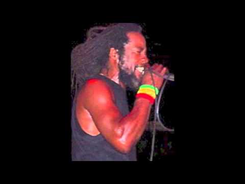 The Itals - Keith Porter with Roots Radics - Run Baldhead Run (live) 1981