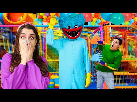 HUGGY WUGGY NELLA VITA REALE AL PARCO GIOCHI!!*GIOCHIAMO A POPPY PLAYTIME NELLA VITA REALE!!!*