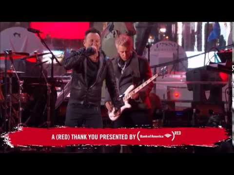 U2 ao vivo na Times Square com Chris Martin e Bruce Springsteen (U2 live at Times Square)