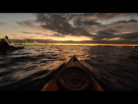 Auckland by night - sea kayaking