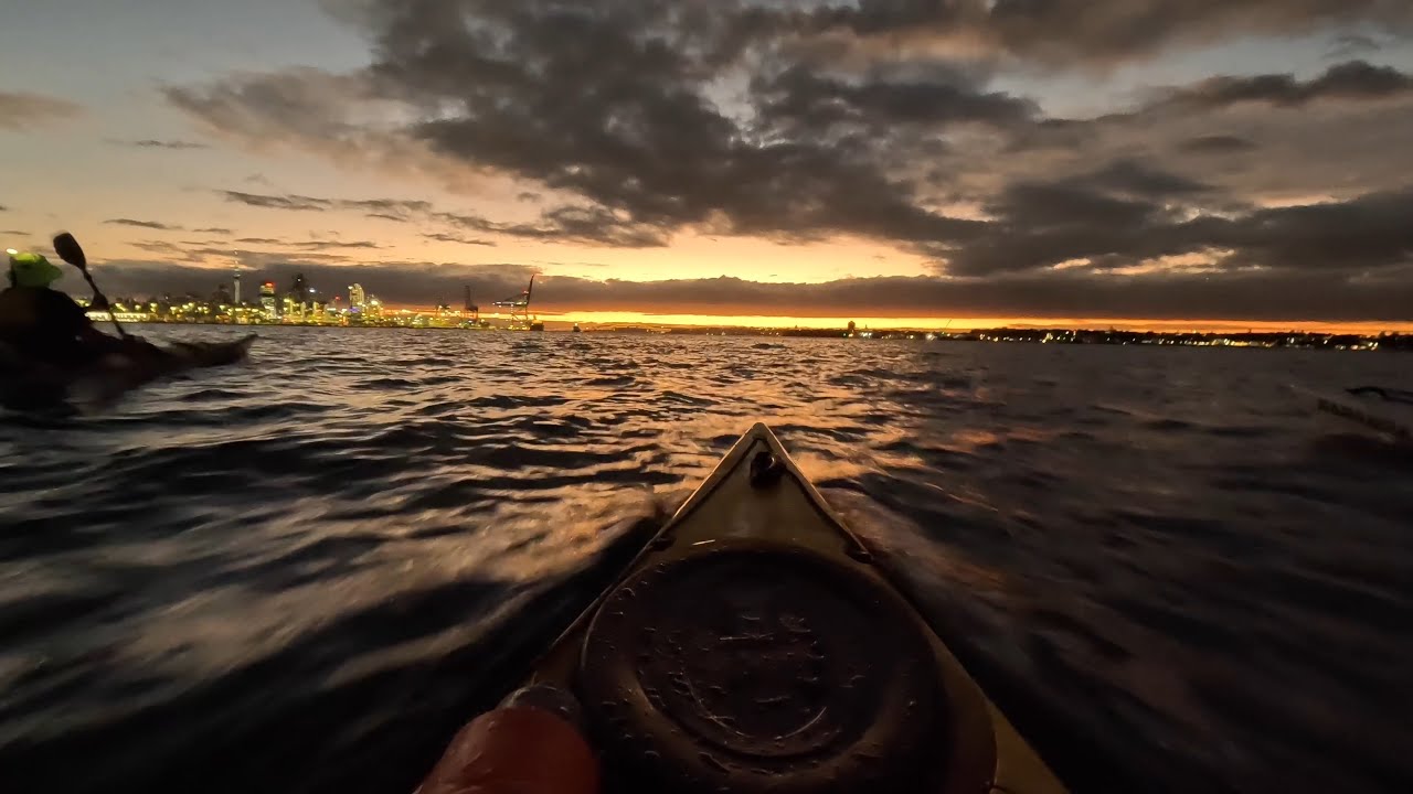 Auckland by night - sea kayaking