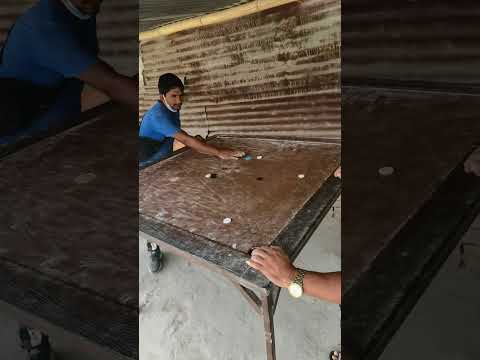 尼泊尔是全世界幸福指数最高的国家，男人们有很多都很悠闲，挣够家里所需，就可以玩玩桌球，换位思考，让我煞是羡慕啊，我们中国男人的压力真的太大了＃尼泊尔＃男人简单的快乐＃尼泊尔之旅