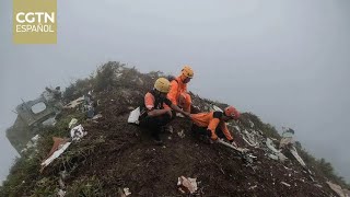 Autoridades encuentran restos de avión desaparecido en Indonesia, continúa búsqueda de 11 pasajeros