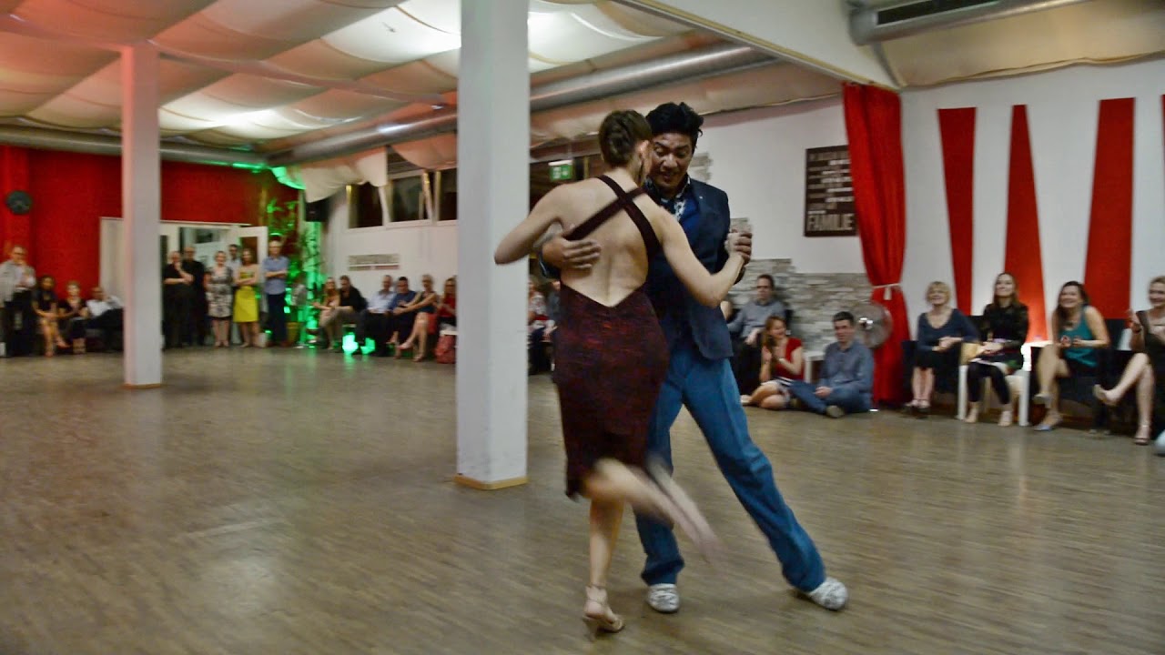 Leo Mosqueda und Carina Lucca, Milonga Solidaria Heidelberg, 2 of 3