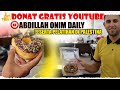 PRIA PALESTINA BAGIKAN DONAT GRATIS KEPESERTA DARI GAJI YOUTUBE