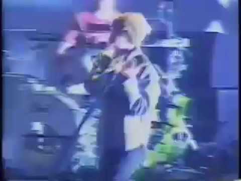 R.E.M. 1995-06-14 - ‘Fax’, MuchMusic, Toronto, Canada (Report surrounding tour including live clips)