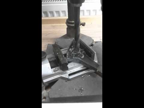MAKITA PLAKTUOTIS GRĄŽAS 1010W 2 GREITŲ MAKPAC HP2070J video