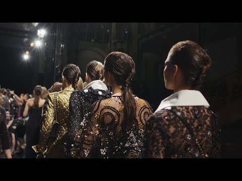Show Backstage Métiers d’art 2019/20 — CHANEL Shows