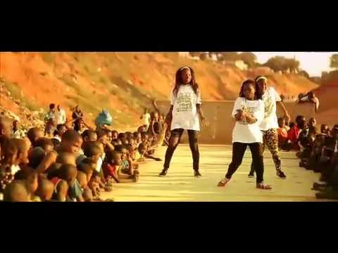 MMA2214   2 Hustlers feat Afro Madjaha e Xiduminguana   Kassi utxava yine