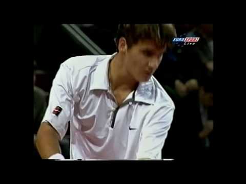 Basel 1998 R1 - R.Federer vs A.Agassi Highlights