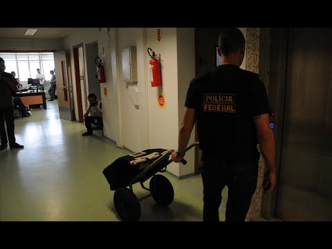 PLANTÃO TJ UFSC - Polícia Federal recolhe arquivos no CSE