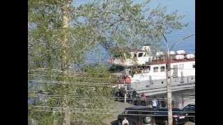 preview picture of video 'Рейсовый теплоход Коммунар Архангельск A regular ferry Communard Arkhangelsk'