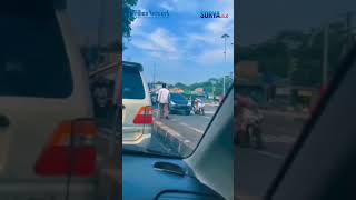 Download lagu TEREKAM Seorang Pengemis Pura-pura Pincang & Berjalan dengan Bantuan Tongkat mp3 Download lagu TEREKAM Seorang Pengemis Pura-pura Pincang & Berjalan dengan Bantuan Tongkat mp3