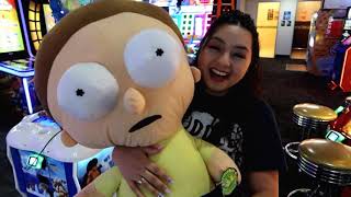 That's a HUGE CLAW MACHINE!!!