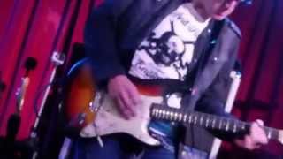 Joe Bonamassa covers Jimi Hendrix' Are You Experienced. Bonatube 2013