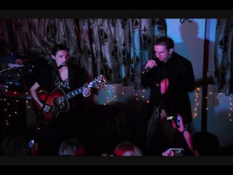 Ana Free sings Kings of Leon - Use Somebody (Live in London)