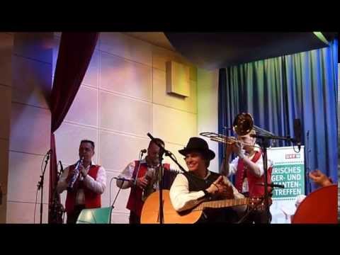 Wildbach Trio mit dem Marsch "Unterm Doppeladler"