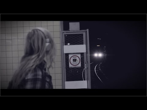 Här medverkar jag i Mental issues musikvideo.