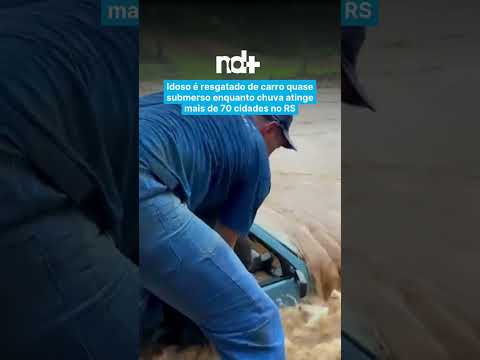 Idoso é resgatado de carro quase submerso enquanto chuva atinge mais de 70 cidades no RS