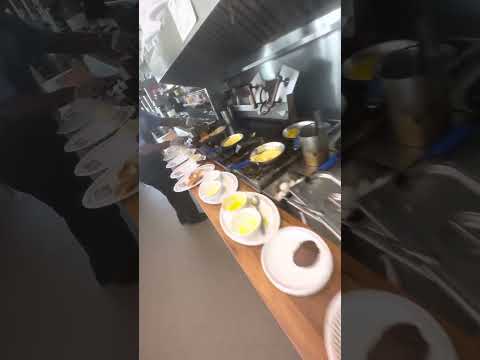 Waffle House man at it again cooks 5 orders 4 min up close!#godsgift #inspiration #fastest#cooking