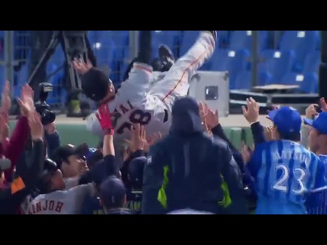 【AWB】NPBイースタン選抜が優勝を飾り胴上げ!! 2017/12/17 KBO-NPB-E