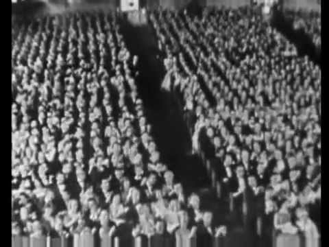 Yul Brynner accepts his Best Actor Oscar (The 29th Academy Awards - 1957)