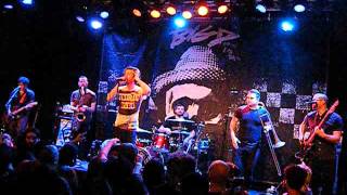 LIVE: Big D and the Kids Table, She Knows Her Way