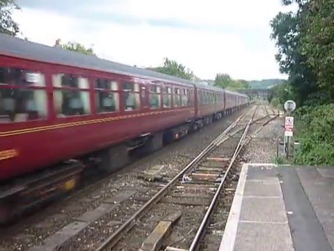 WCRC Class 47 no: 47832 @ Oldfield Park {kingsland road to Southall empty stock move. 29/11/2015}.