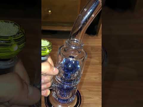 Just cleaned one of the bongs ✨💨