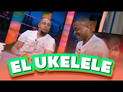Roberto Carlos y Júlio Baptista cantan con un Ukelele
