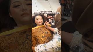 Download lagu AUTO PANIK GAK TUH 🤣 BY INTAN MAKEUP BOGOR #riaspengantin #shorts mp3