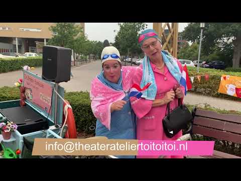 De Zingende Badmutsen op bezoek tijdens het Kom Erbij festival