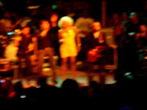 Tikabzy "Shaking (dada) that ass"