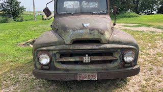 preview picture of video 'Working on the 1955 International Harvester pickup'