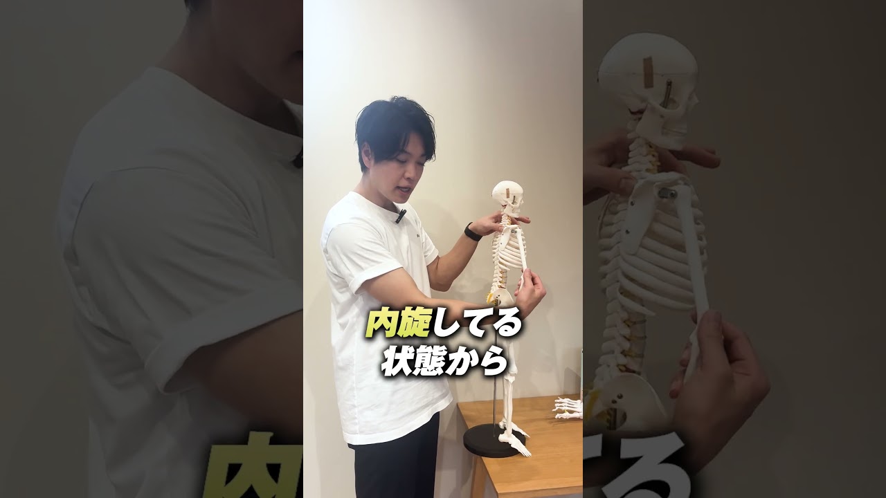 巻き肩、肩甲骨寄せるほど「悪化」します